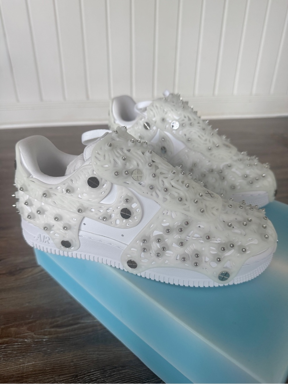 Nike x Swarovski Air Force 1 Crystal Sneakers - Picture 2 of 11